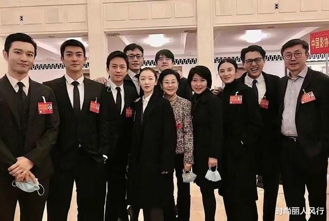 |文代会闭幕章子怡才是大赢家！一露面就抢风头，美成“一枝花”