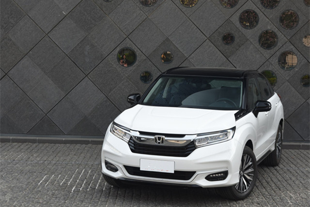 SUV|30万内最强SUV，配全球顶尖发动机，四驱+悬架可调，30天卖9277辆