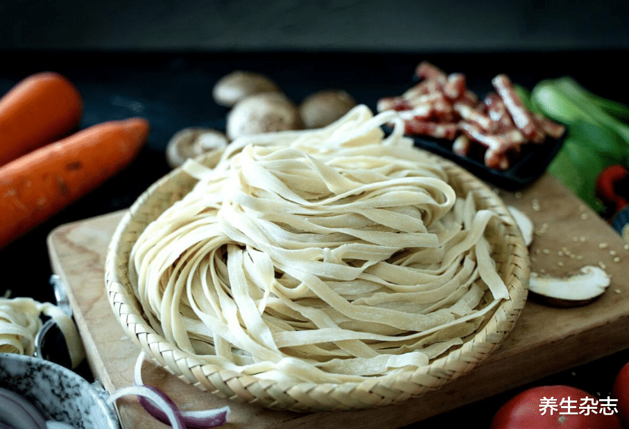 高血压|高血压的“祸根”不仅是盐,这5种常见食物,也应拉进“黑名单”