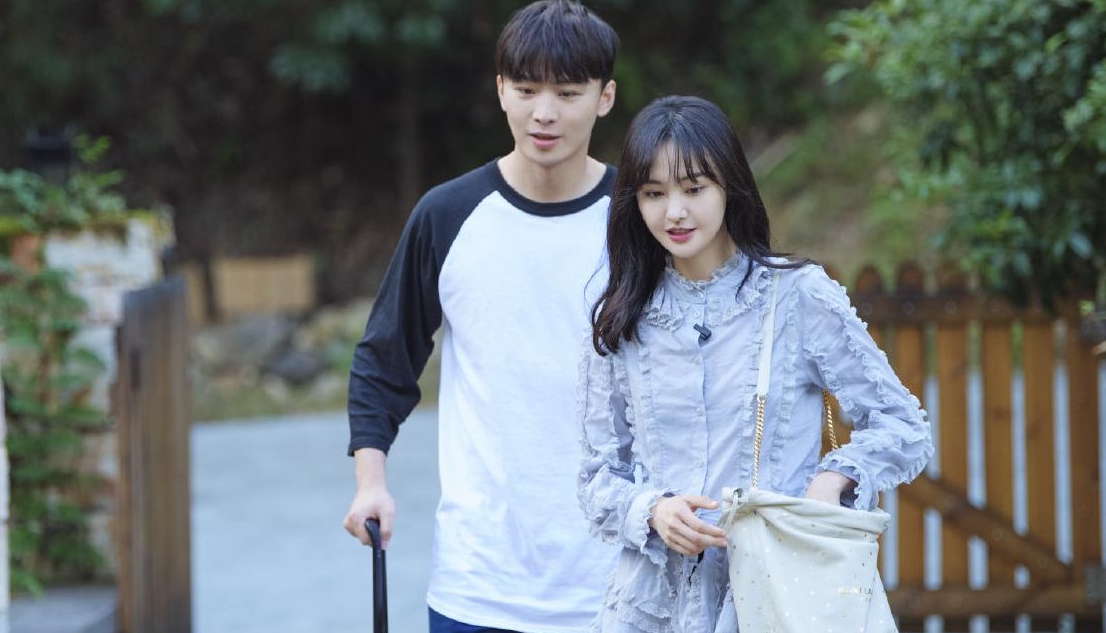 麻吉弟弟|郑爽首次披露在美生活：靠喝水维生？别忘了她一瓶水价值1580元