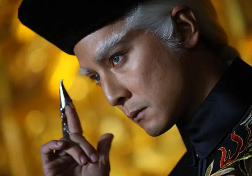 罗素·克劳|为在内地上映，狂删好多镜头，却依旧无法引进的功夫电影