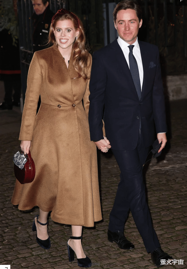 音乐会|凯特王妃首次举办英国王室圣诞音乐会，一袭红衣彰显女主人风范