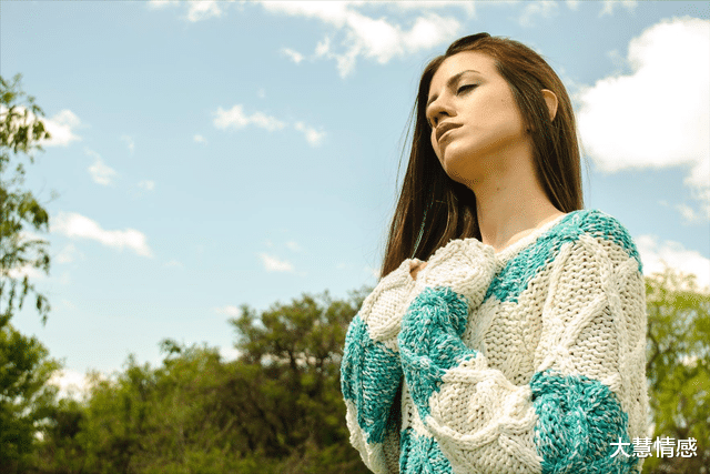 大慧情感|想要让异性心甘情愿为你付出,不能一味等待,要学会主动出击