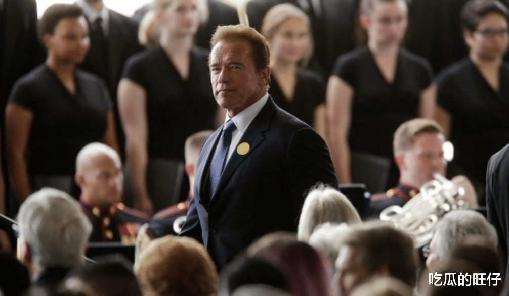 阿诺德·施瓦辛格|施瓦辛格有多渣？靠妻子帮忙当上州长，却背着她出轨胖保姆近20年