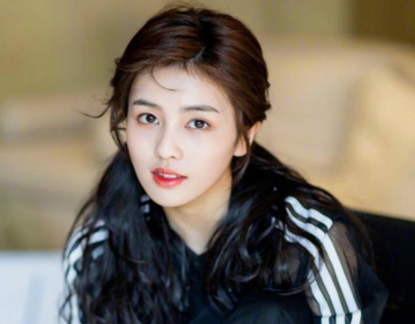 白梦妍|白鹿是如何逆袭的？