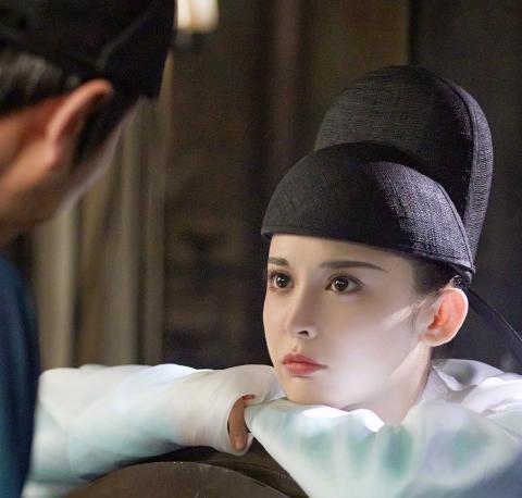 古力娜扎|郑爽退圈后，古力娜扎第一个落井下石，四个字的文案吓坏经纪人