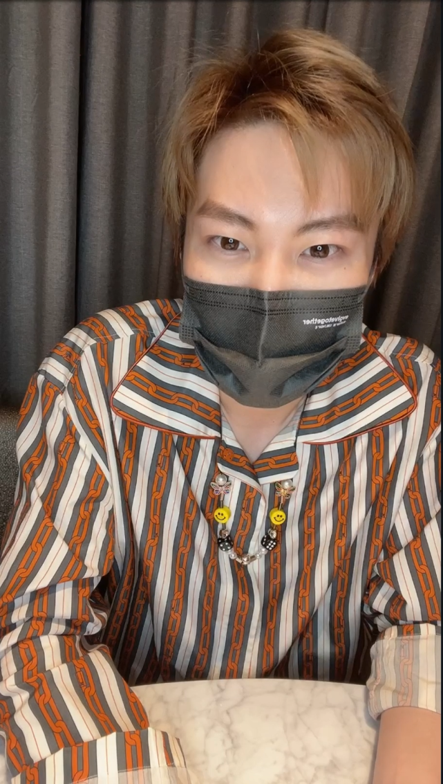 赵本山|赵本山女儿球球男友首次摘口罩出镜，有两套房，已实现财务自由