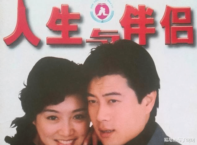 |60岁老戏骨巫刚，和陈瑾现身街头被拍，他和发妻离婚后，至今单身