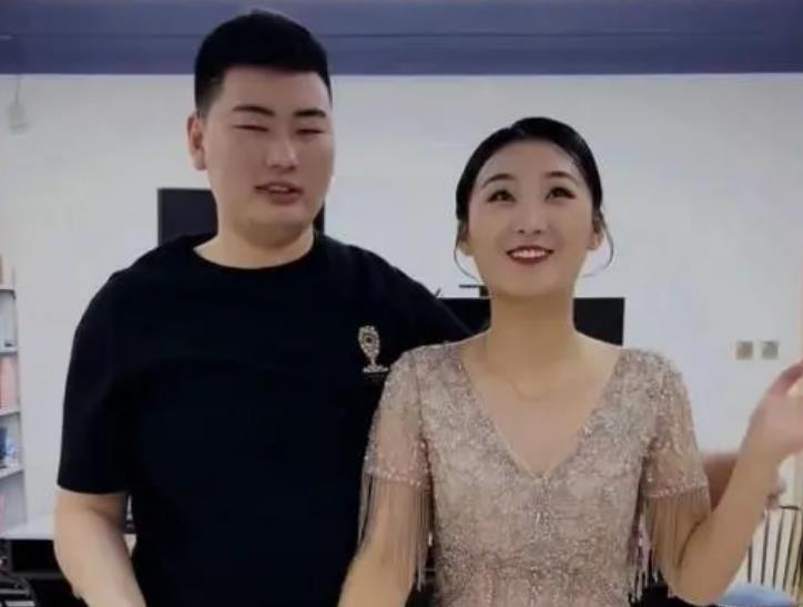 一只麦兜 寓意从头开始？陈亚男跑回曹县娘家做头发，男发型师长得还挺帅