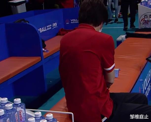 國足|擊敗中國女排！加拿大隊(duì)猶如奪冠般慶祝！張常寧被留下，郎導(dǎo)最后離開！