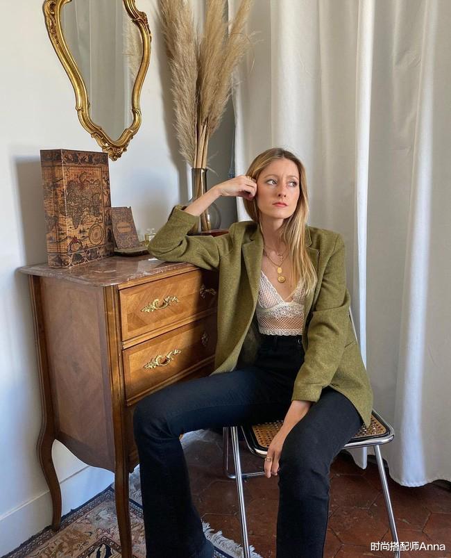 时尚搭配师Anna|多少个秋天过去了,法国姑娘依旧只爱这3款西装外套,太气质了
