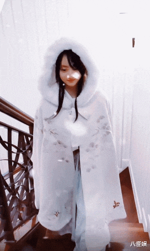 田雨橙|田亮初雪晒女儿美照，13岁森碟一身汉服雪中漫步，好漂亮