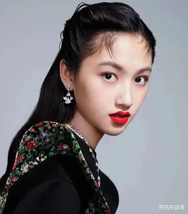 任达华|任达华女儿穿露脐衣拜年，细腰胸前发育好，16岁1米8超模特妈