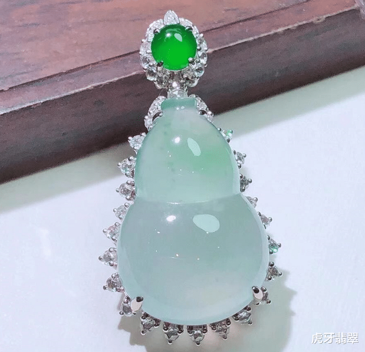 翡翠|作为玉石之王的翡翠，它的美只可意会不可言传、说不清道不明！