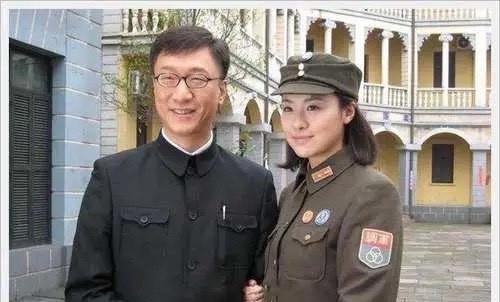 潜伏|如今《潜伏》已经播出12年，评分高达9.4，真的是谍战剧中的天花板