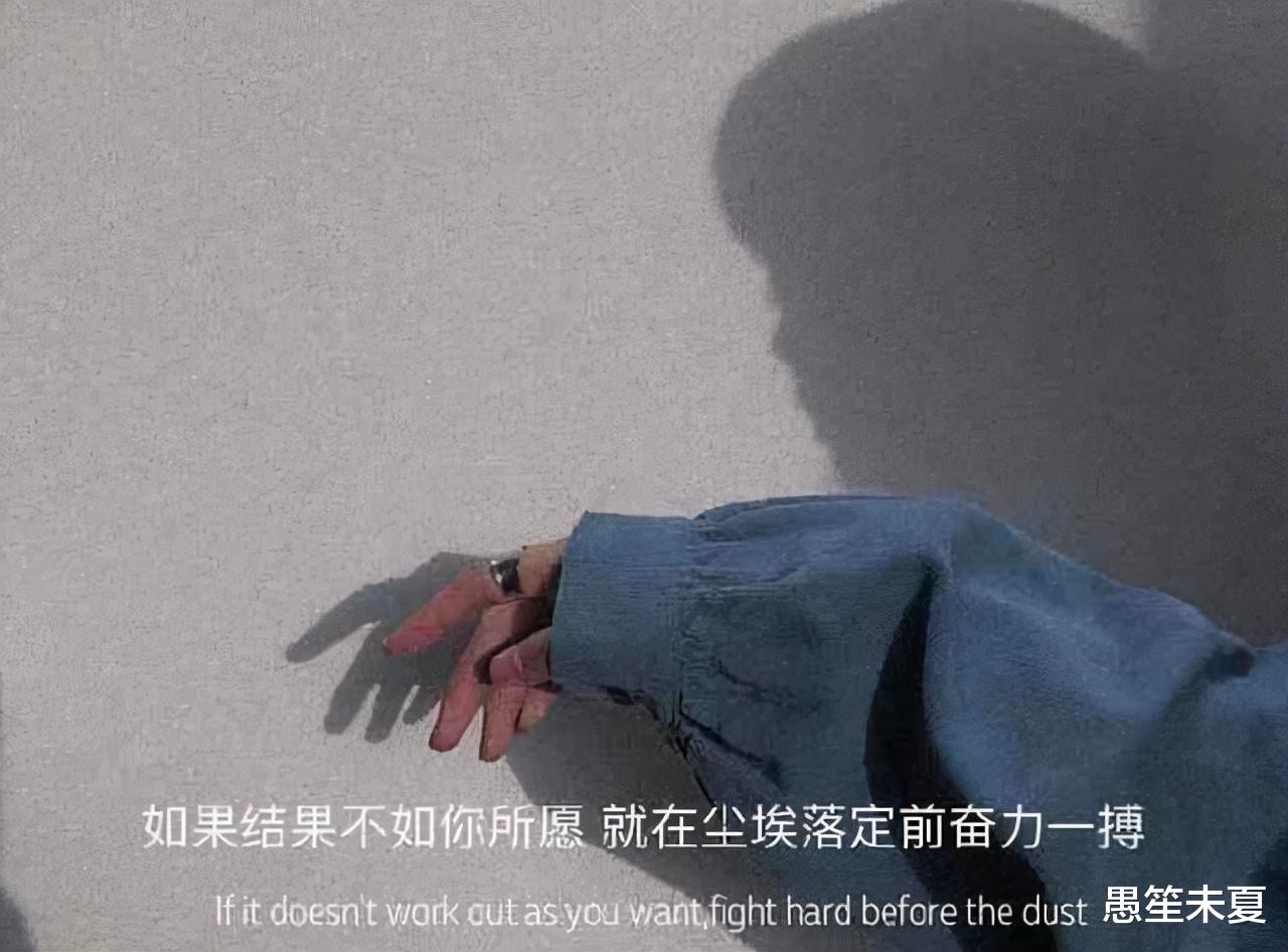 女子公交上痛哭求抱抱,成年人的崩溃,20%在脸上,80%藏心底