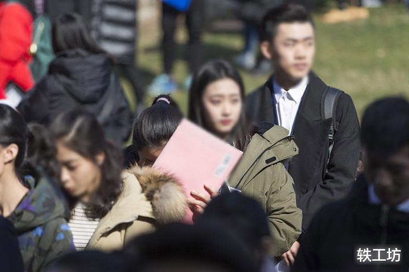 理想之城|学历内卷，名校也不香了？过来人表示，别信，有实力尽量考985/211