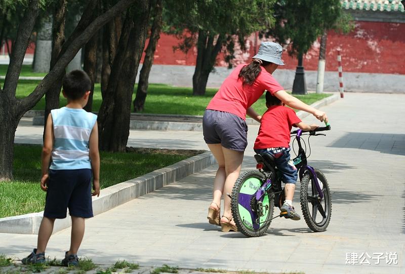 肆公子说|不愿养老,把老娘扔山上,儿子一句话,让父母后悔莫及