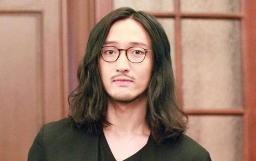 王传君|从2年10部到3年1部，“吃饭砸锅”，和群星唱反调的王传君后悔吗