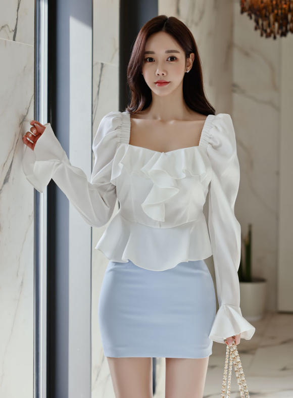 心壹穿搭|女神孙允珠的时尚搭配：涟漪波纹香蕊淡蓝文艺包臀裙