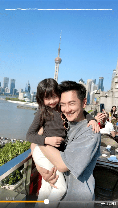 蒋丽莎|蒋丽莎晒一家六口温馨度假美照，4个孩子长大了颜值和气质都超好