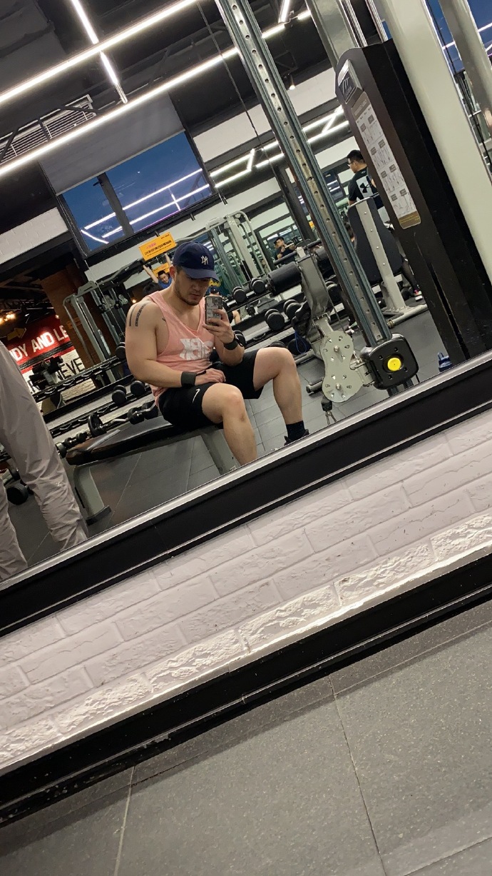 健身圈一哥|一身腱子肉，最爱凹造型，32岁宁波爷们浑身充满原始血性！