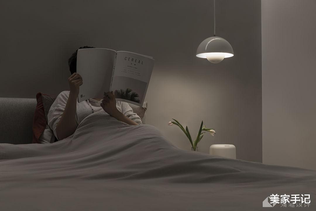 深圳夫妻136㎡的家,仅凭一个客厅就圈粉无数,不要电视墙太香了!