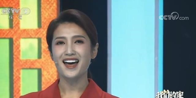 央视|春妮：成央视常客，CCTV-3《幸福账单》节目中又是主持又是秀唱功