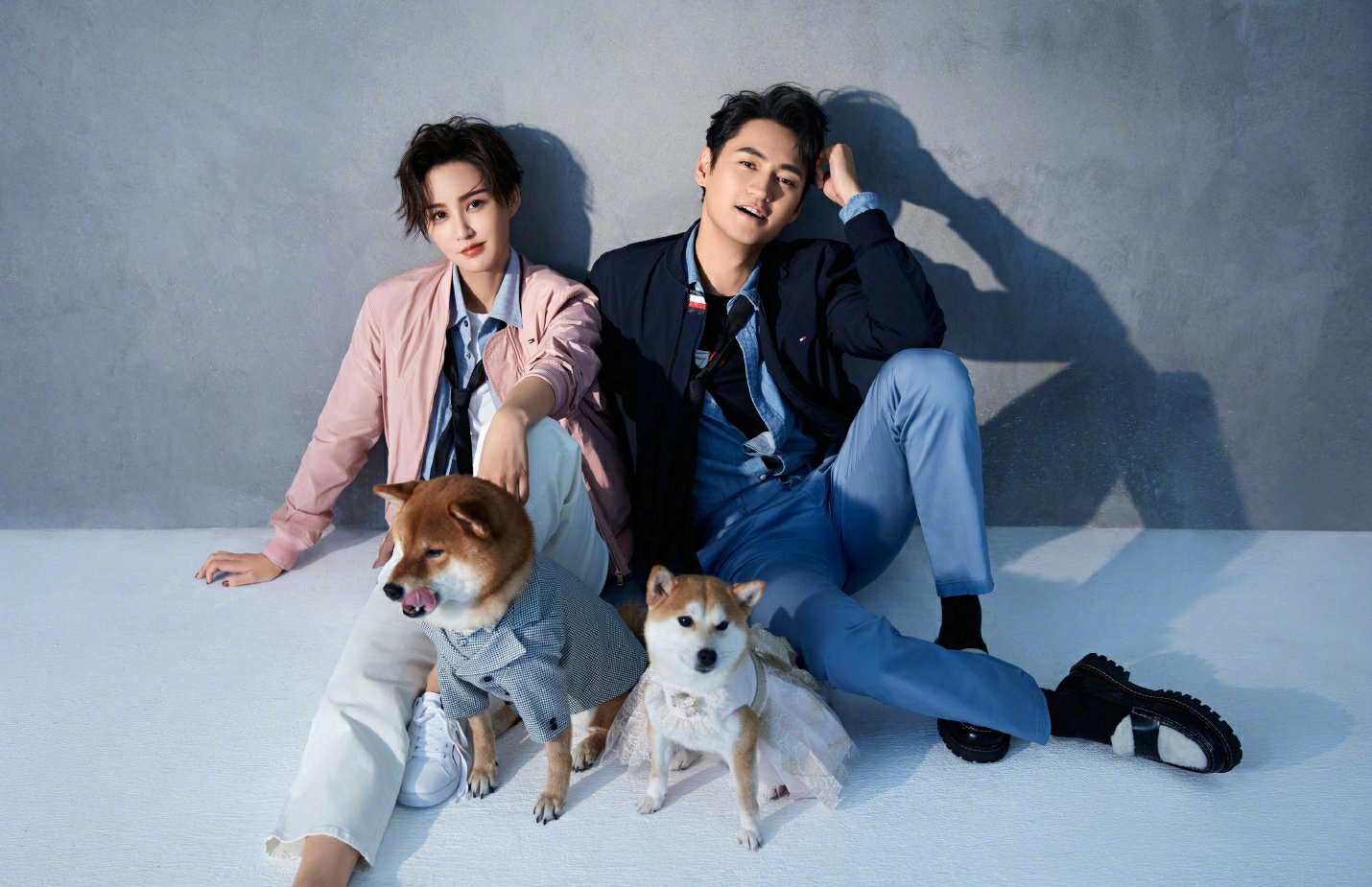 袁弘|袁弘晒“脏脚照”发感慨：天不亮就出门，还得骗她们说出去拍戏了