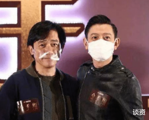 刘德华|59岁刘德华满头白发，身材却挺拔似小伙，同框状态远超58岁梁朝伟