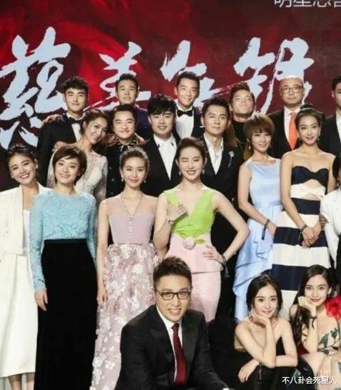 李小冉|7位女星成合照杀手，李小冉白到发光，倪妮气质好，她让杨颖害怕