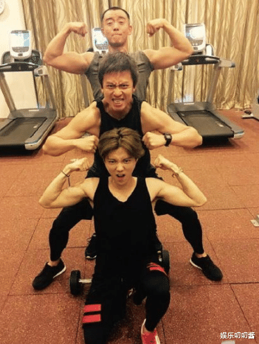 王安宇|邓超真不录《5哈》了？给猪唱歌被水枪喷脸，如今自己官宣新综艺