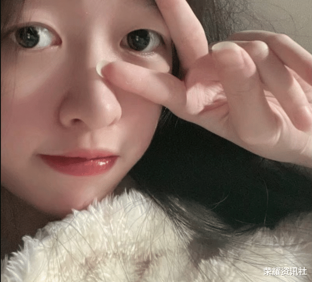 打野|灵儿社交软件发脾气惹争议，到底该不该蹭中线？网友：人菜脾气大