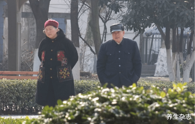 脂肪肝|卫生组织呼吁：停止饮用“1茶叶”，比喝酒还伤肝，转告家人趁早扔