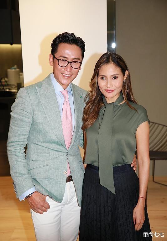 马德钟|马德钟罕见携妻亮相,长期吃素眼窝深陷似整容,妻子暴瘦变眯眯眼