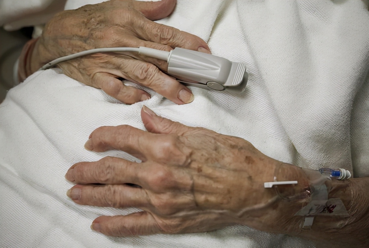 高血压|男子痛风入院，确诊肾衰，医生怒斥：天天2种“早餐”，肾或已“烂如渔网”