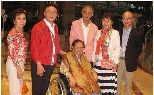 他6个儿子都坐拥百亿资产,却为争夺600亿遗产,不惜与老母打官司