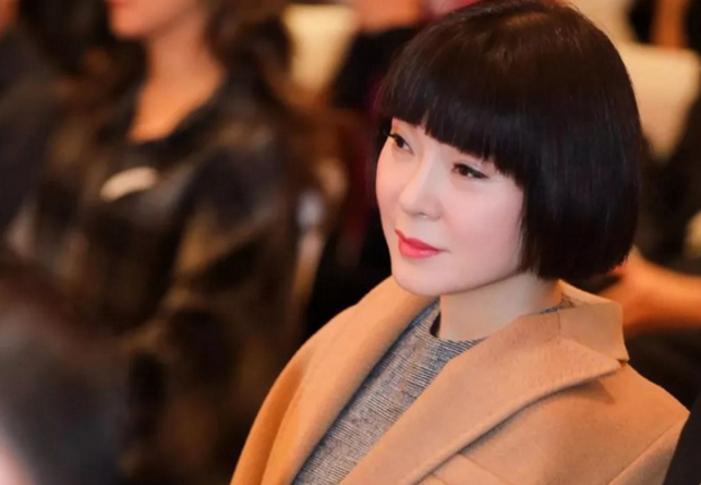 陈红|歌手陈红，从春晚常客到瘫痪在床，结束闹剧婚姻的她，如今怎么样了？