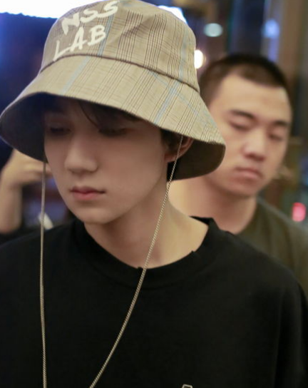 肖战|娱乐圈最具“巴掌脸”的15大男星，肖战垫底，榜首帅到不像样