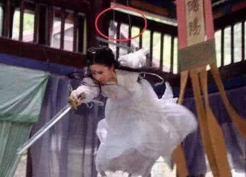 舜网 史上最“尬”的穿帮镜头：熊二的尾巴我忍了，锦觅竟然变成了男人