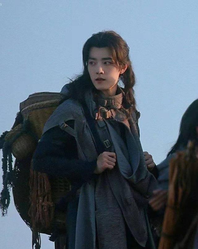 靳东|2021累播量排行：肖战新剧进前十，有翡地位不可撼动，第四是黑马