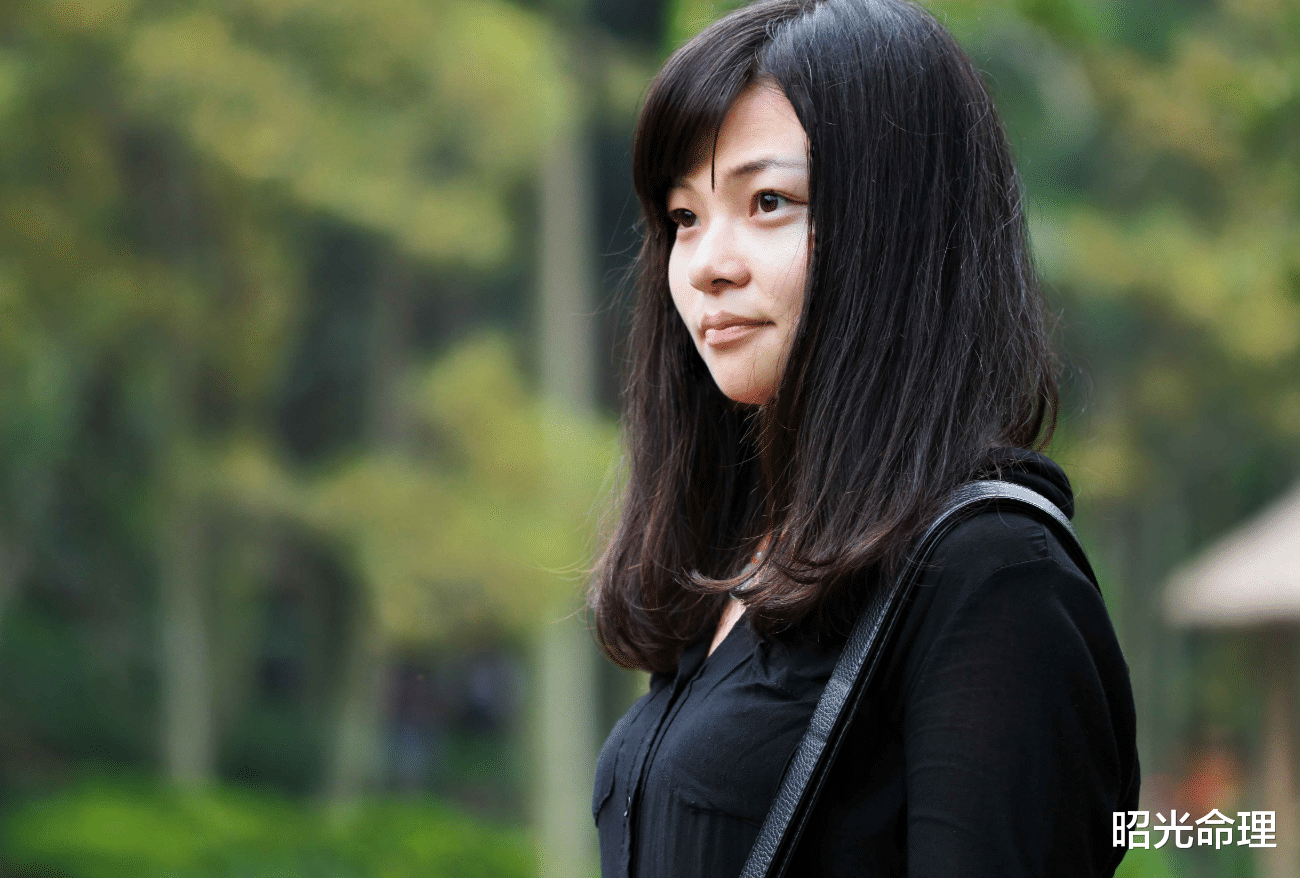昭光命理|为什么女命大学毕业，只能干一份工资低的工作