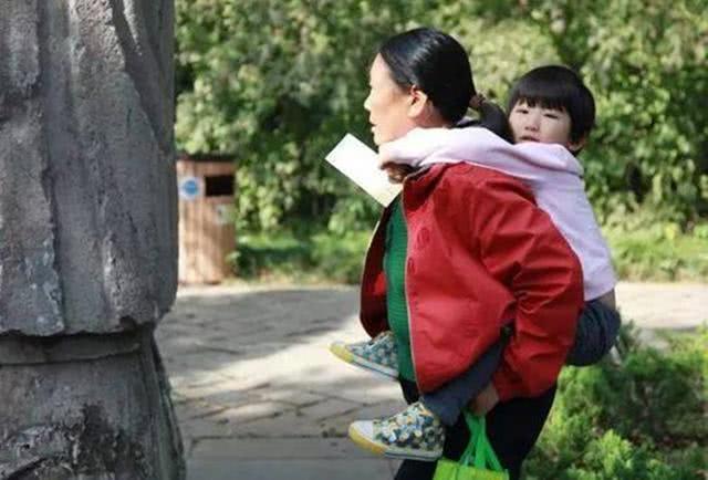 Hi家有小甜椒儿|“新型啃老”碰上硬茬子，70后父母：不出钱不带娃，自己管自己