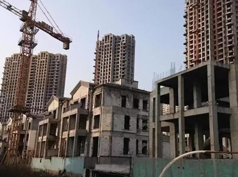 江苏省|江苏一“烂尾”楼盘，因开发商卷钱跑路，业主只能在楼内养鱼还贷