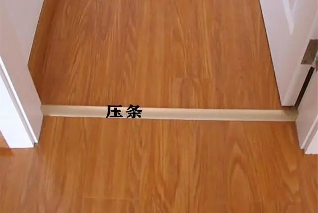 |想用地板做全屋通铺，却被朋友制止！这么铺，以后不起拱才怪