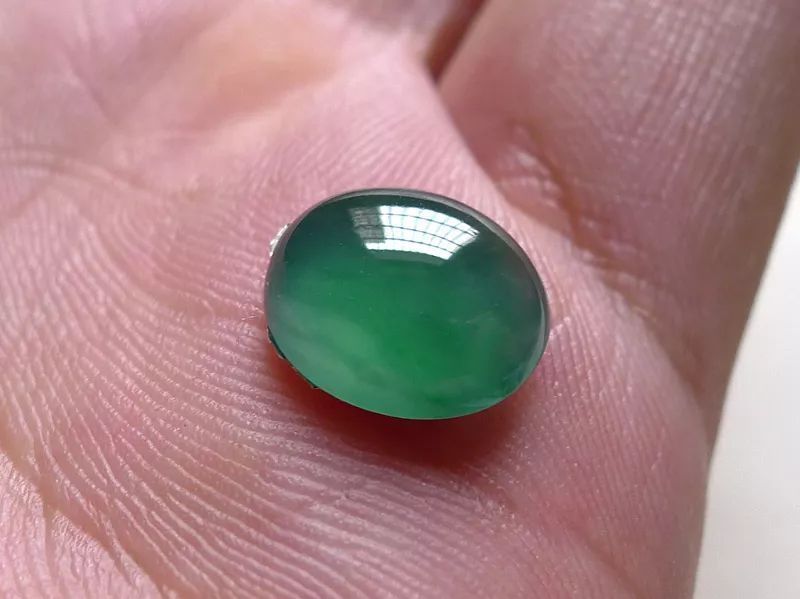 翡翠|拳头大小的翡翠原石，几次擦窗几次涨，成品更是不得了！