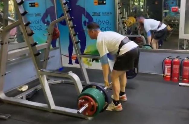 宋佳 本以为德云社只有郭麒麟减肥成功，当看到烧饼、杨九郎，大意了