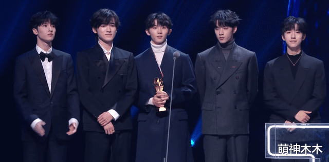 腾讯音乐娱乐盛典|TMEA音乐盛典状况多：话筒断音，观众席立荧光棒，女团被批夜店风