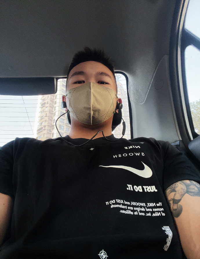 健身圈一哥 22岁肌肉大男孩,撸铁的双手长满了茧,塑造出令人羡慕的腱子肉!