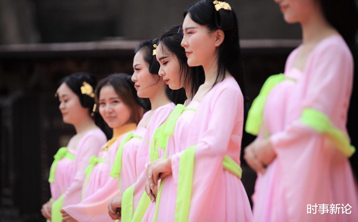 横店|横店20万群演现状：美女“遍地都是”，却为何成了懒汉的天堂？